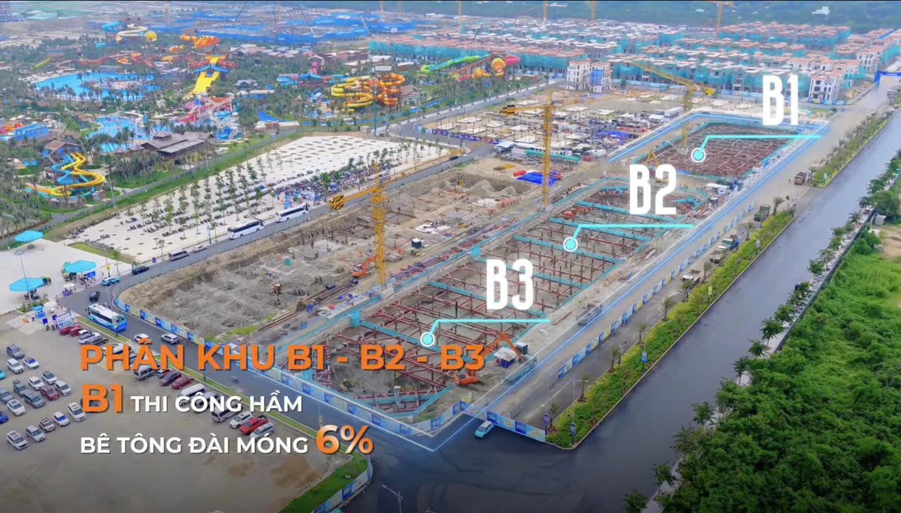 Hố móng ba phân khu B1, B2, B3 đang thi công ngay cạnh công viên nước đã vận hành