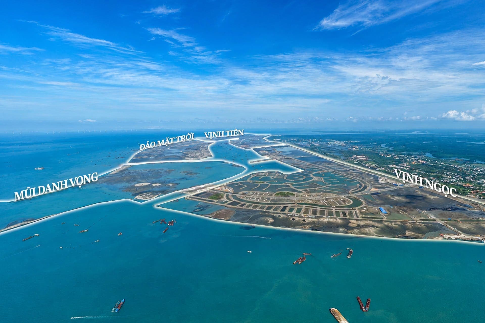 Anh chup tu tren cao toan khu do thi lan bien Can Gio dang san nen, ke duong vien va ghi ten bon phan khu Mui Danh Vong, Dao Mat Troi, Vinh Tien, Vinh Ngoc, phia xa la dat lien va bien xanh
